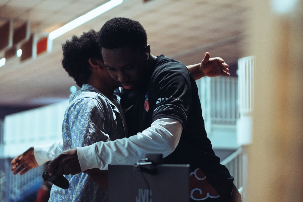 📸☀️ALBUM ZENITH☀️📸

Premier passage dans la région, et l'accueil était au rendez-vous. Merci beaucoup à <a href="/MystralEsport/">Mystral</a> pour l'occasion, on s'attrape.

🔁N'hésitez pas à RT 

Lien de l'album juste en dessous
⬇️⬇️⬇️