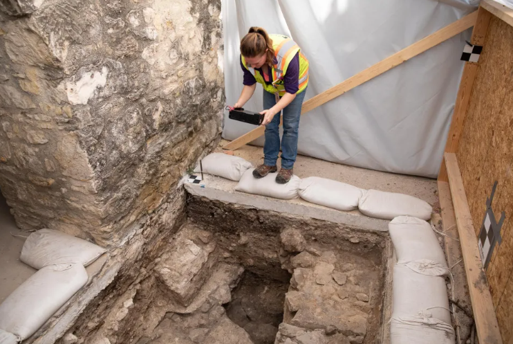 RabaKistner's tweet photo. Today Rhiana Ward, Assistant Director of #CulturalResources with Raba Kistner, was featured by @SAReport as part of their "Where I Work" series. Read the full article here: https://t.co/g3mvCPKSTU
#SanAntonioReport #SanAntonio #Archaeology #Environmental #LeadershipProfile https://t.co/bAbA3tXcHT