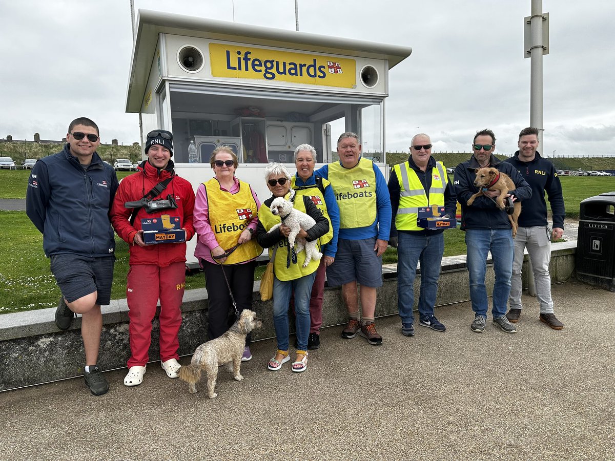 portsrnlifr's tweet photo. And Mayday has begun! That’s right we have reached the month of May. Today We started our walk to raise money for @PortrushRNLI If you see us stop with us and grab yourself a Yellow Welly Badge! 🛟
•
#rnli #portrush #portrushrnli #savinglivesatsea #onecrew #mayday #rnlimayday https://t.co/ldXj3q1BC0