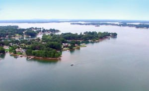 Lake Norman Ranked Next To Lake Tahoe As One Of The Most Beautiful Lakes in America charlottestories.com/lake-norman-ra…