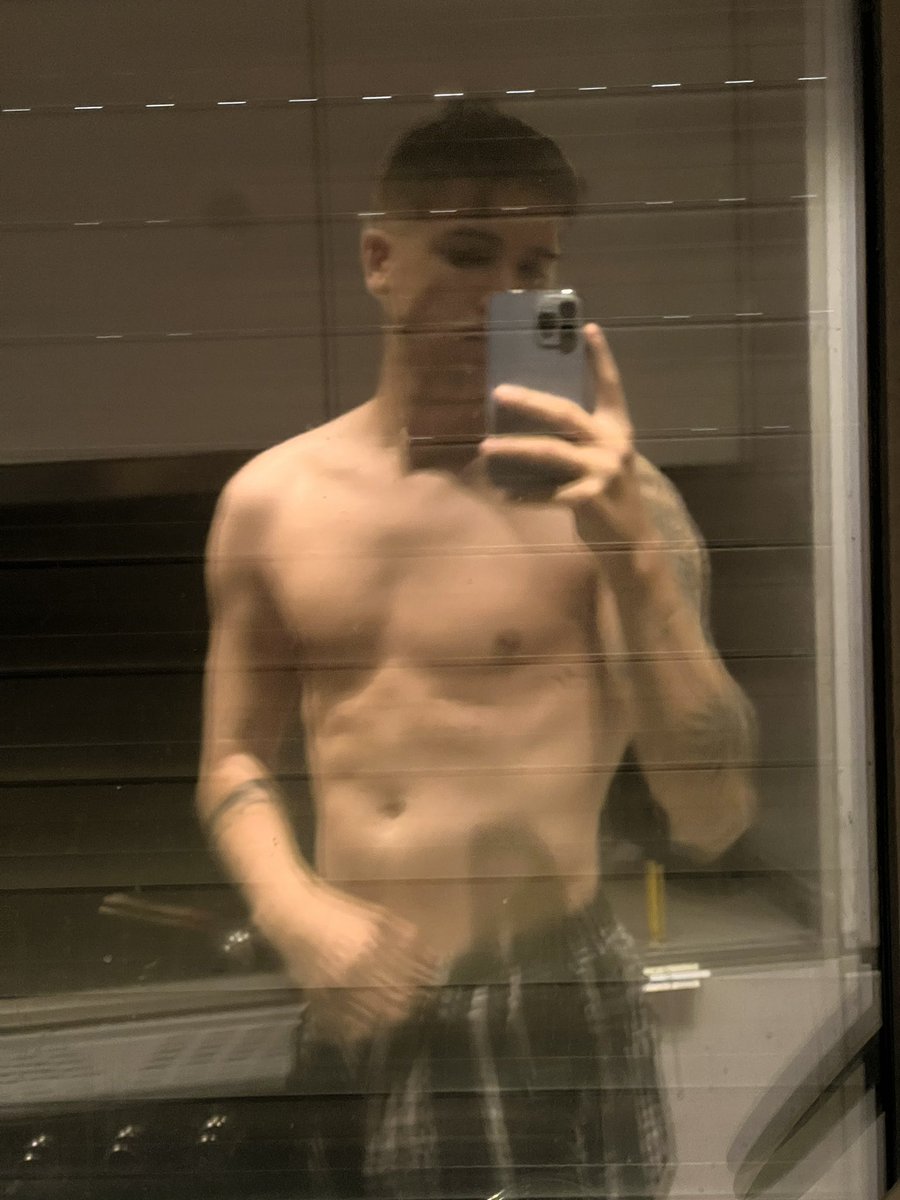 SoyLoganG's tweet photo. Mi vida resumida en 4 fotos: https://t.co/pfvymYuWB4