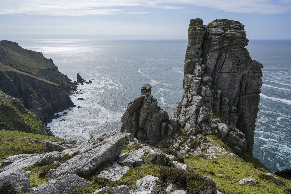 henrypagephoto's tweet photo. At last got round to sorting images from the most amazing young naturalists trip to Lundy (See web link) Met some fantastic new friends with a lot of laughs and great memories! Huge thank you to Stuart @Hairybirder, Rosie, Luke and the team at @LundyBirds. https://t.co/SWkkKu0JrT https://t.co/eXH1L37x1x