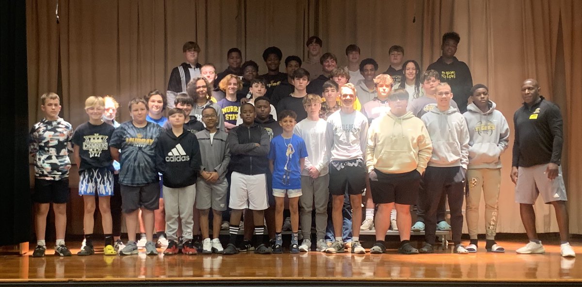 MurrayTigers's tweet photo. Coach Cunningham stopped by the middle school today to meet current football players!!  Good looking group!! @AthleticsMMS @MurraySchools https://t.co/j8kjmQo2cj
