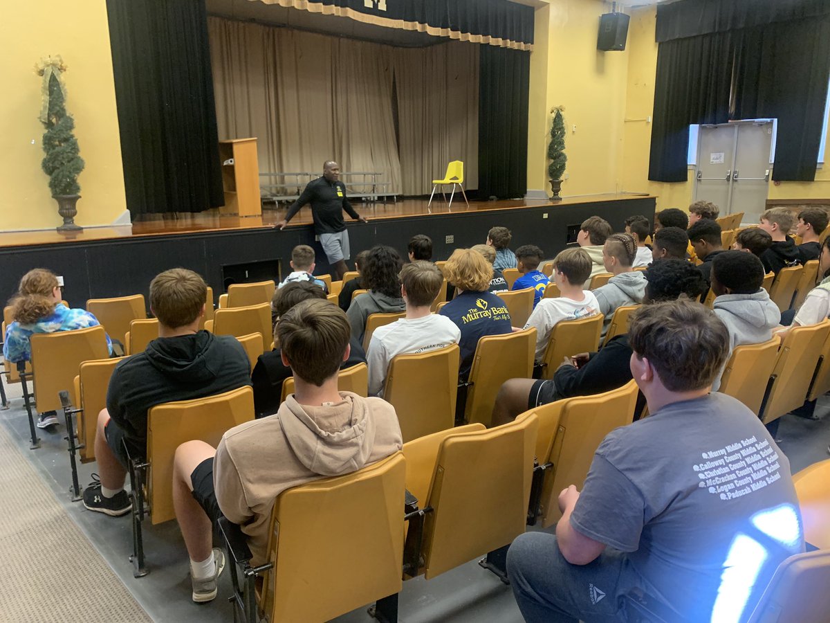 MurrayTigers's tweet photo. Coach Cunningham stopped by the middle school today to meet current football players!!  Good looking group!! @AthleticsMMS @MurraySchools https://t.co/j8kjmQo2cj