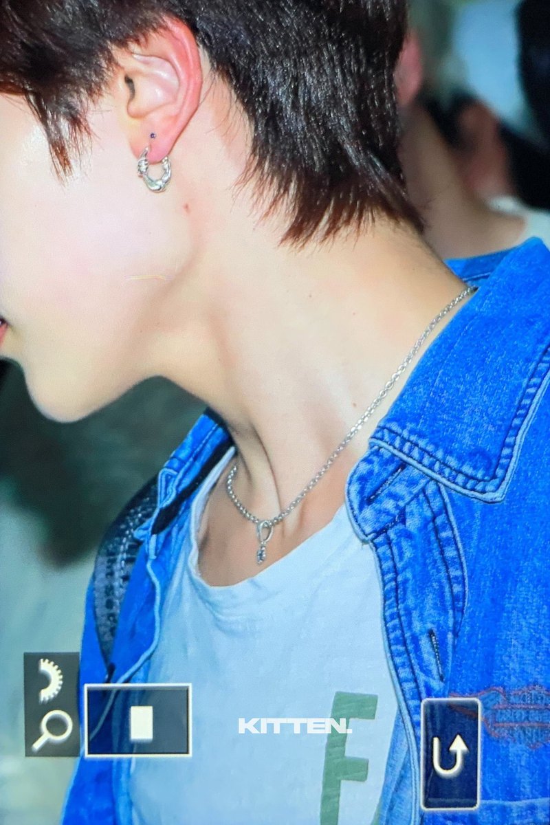 whats with all the jawline and side profile pics i need everyone to calm down for a min