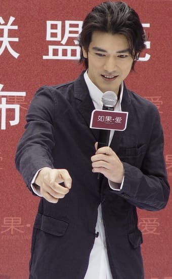 금성무 퍼햅스러브 때도 진짜 예뻤음 웃는 게 너무 😇←이거 전 갠적으로 영화에 나왔던 것처럼 장발이 젤 좋아요🫶Translate post