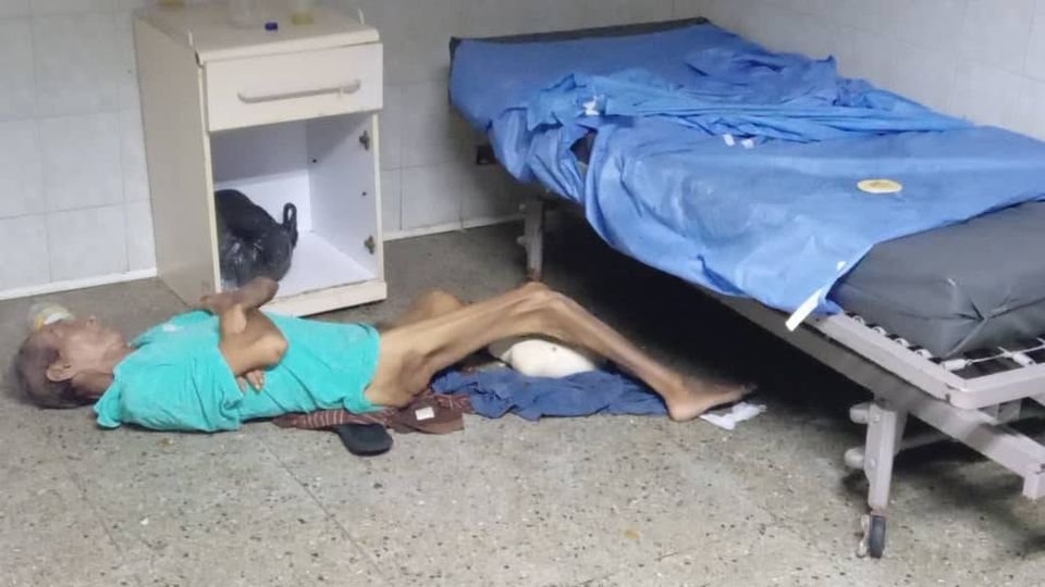 InforTvenezuela's tweet photo. Humanidad.
El abuelo se encuentra en el Seguro de guaraguao abandonado,sin familia.
José González,vive en El Pencil,Puerto La Cruz,edo Anzoátegui.
Fue mordido por 1 perro,gusanos en la pierna y desnutrición.
En espera que la directora de la orden para su tratamiento @Luismarcanos https://t.co/7BcqtX0QRh
