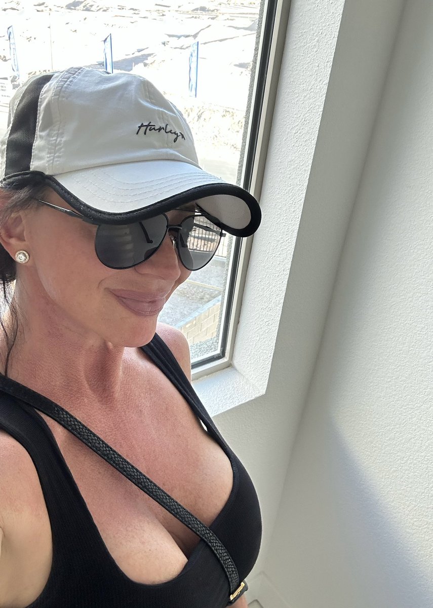 rachelaziani's tweet image. #HappyMonday #HappyMay #NewMonth 😎