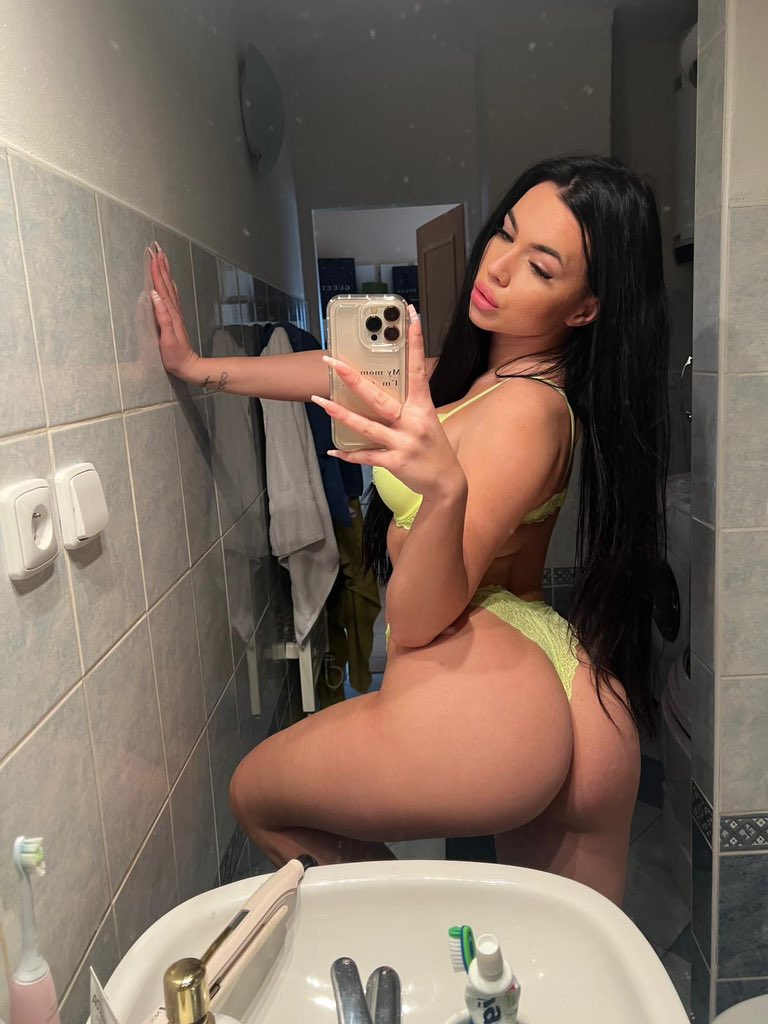 kikiczech_of's tweet photo. Plácnul by si mě po zadku? 🤭
#onlyfans #czechonlyfans #newonlyfans #of https://t.co/QYkeCOu2GB