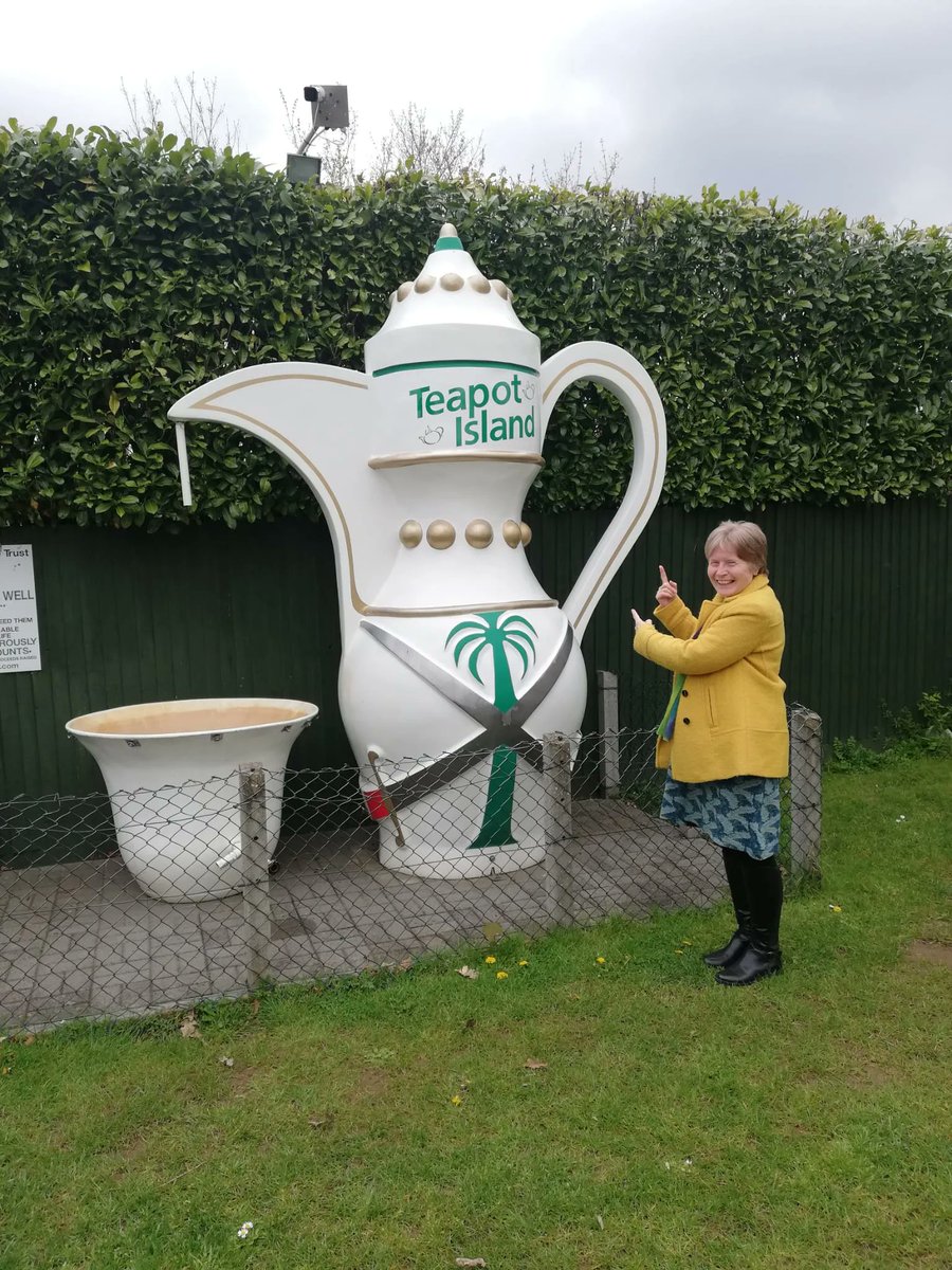 curious_kent's tweet image. #teapotisland #kent Great little cafe as well as all those #teapots!