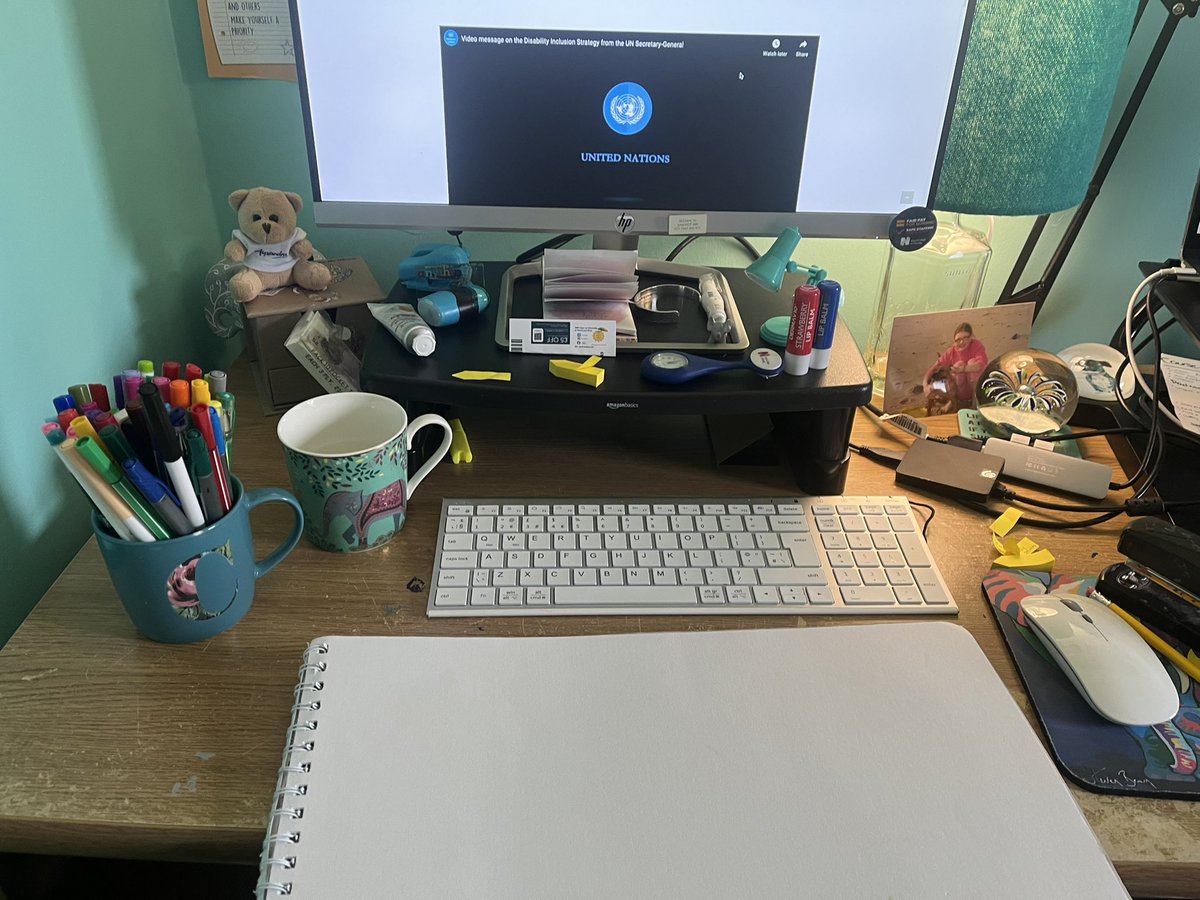 ChloJaconherMac's tweet photo. Poster planning time 🙌 🖊️ 🎨 ✍️ #essayplanning #thoughtdumping #NU3306 #NDnurse #pensandpaper #studentnursehacks https://t.co/nqxjayycLr