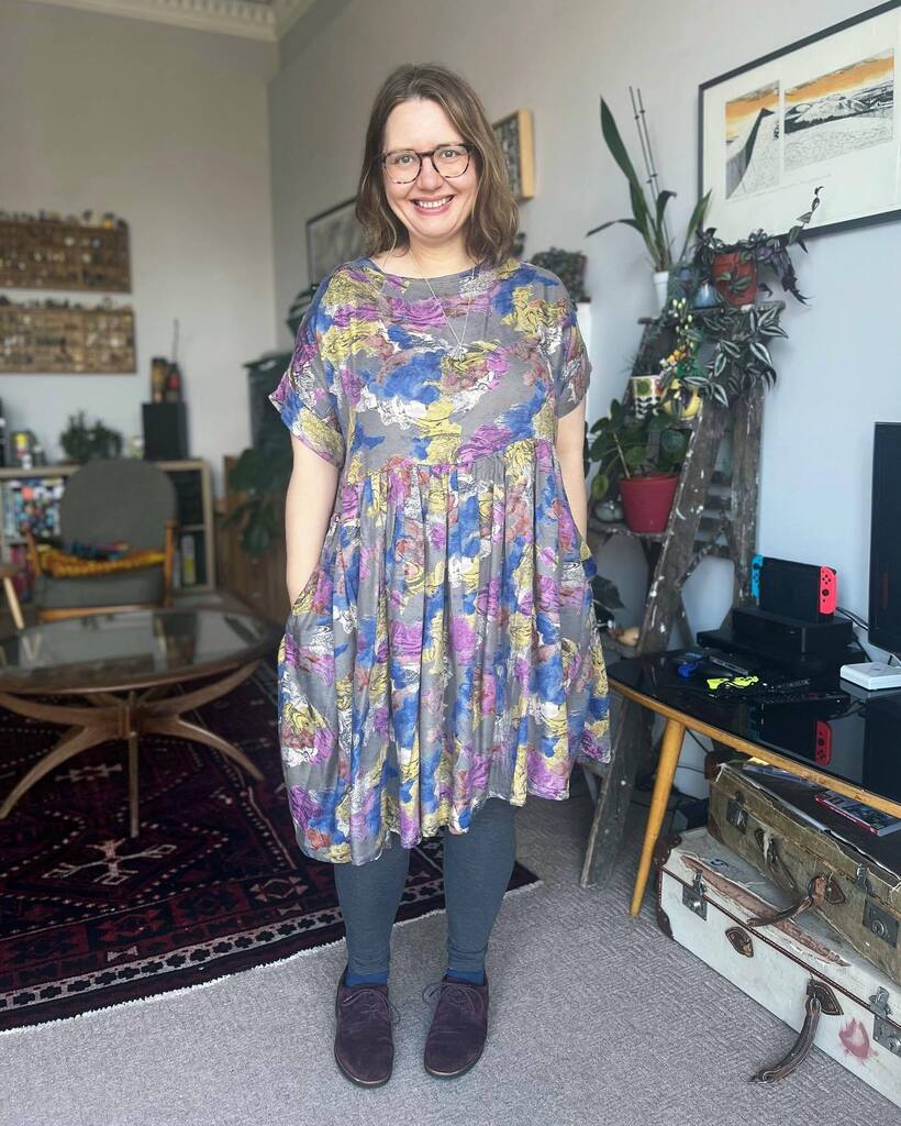 apple_franca's tweet photo. Me Made May Day 1 is a Georgia top with a gathered skirt (and pockets!). The fabric is very slinky and I can't work out if it looks squint because of how I'm standing or if I actually hemmed it unevenly. I don't think I did but it does look very wonky!

#memademay2023 #memad… https://t.co/hQ6HQvqFlz