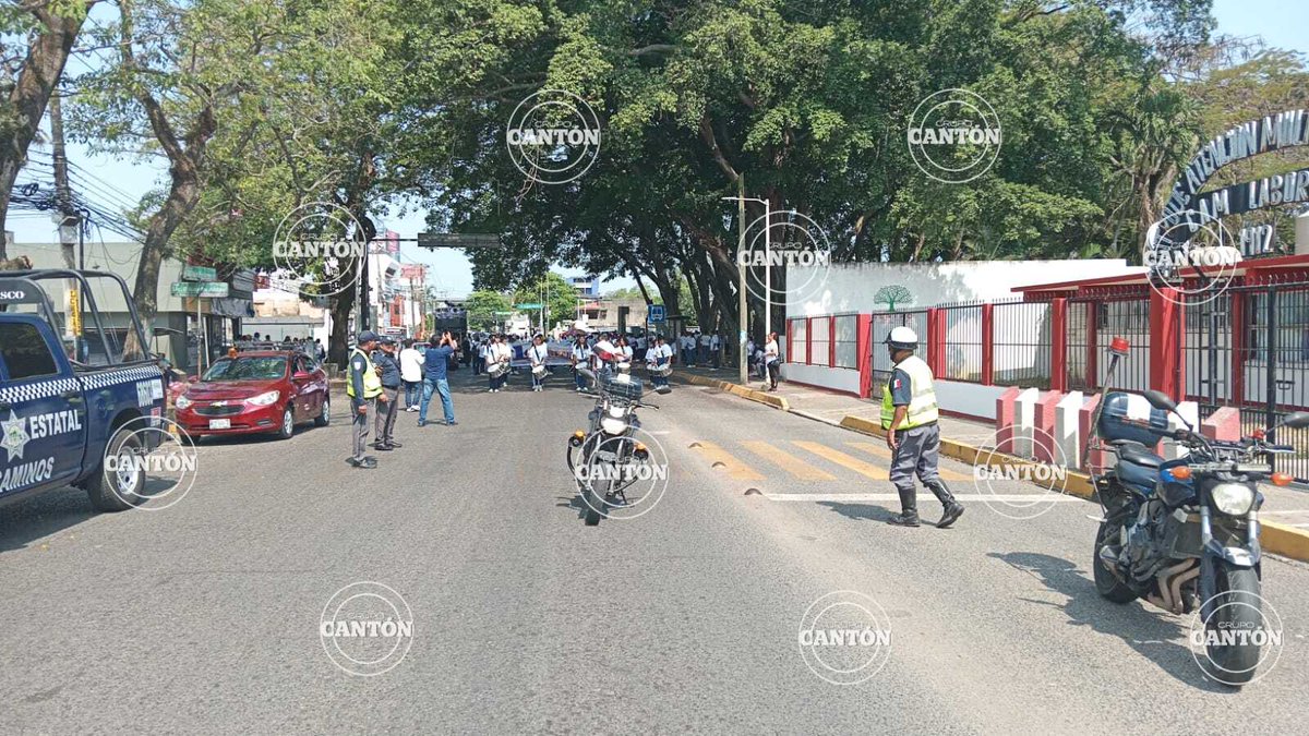 TabascoHOY's tweet photo. #EntérateTH🗣️Unos mil sindicalizados al #SITET transcurren sobre la avenida Gregorio Méndez y 27 de Febrero en estos momentos, en exigencia al respeto a sus derechos laborales.
https://t.co/Z9UVbloDni