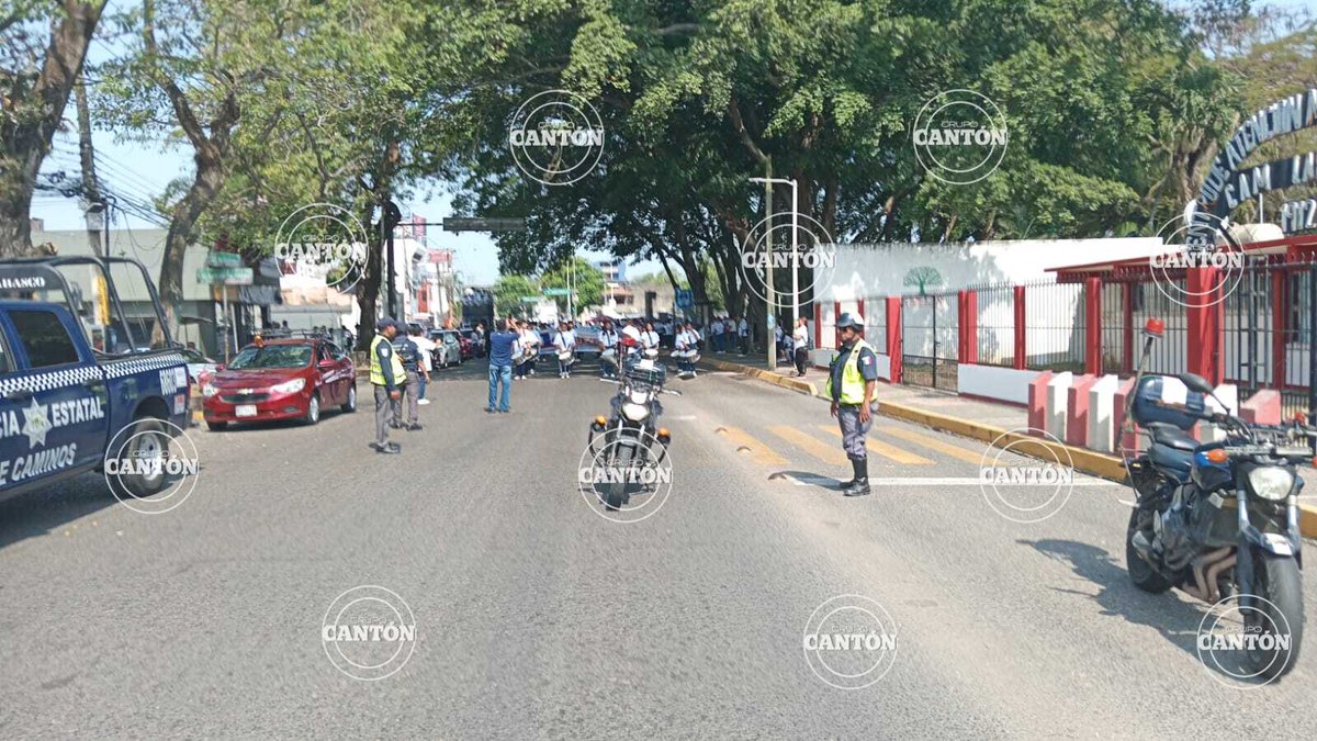 TabascoHOY's tweet photo. #EntérateTH🗣️Unos mil sindicalizados al #SITET transcurren sobre la avenida Gregorio Méndez y 27 de Febrero en estos momentos, en exigencia al respeto a sus derechos laborales.
https://t.co/Z9UVbloDni