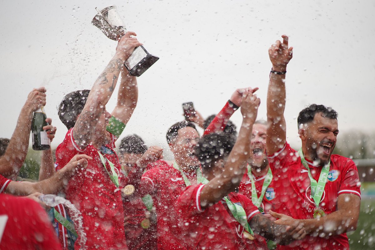 waltonhershamfc's tweet photo. - Truro City ‘06-08
- FC Utd of Manchester ‘06-08
- Chester ‘11-13
- Kings Langley ‘14-16
- Hereford ‘16-18
- South Shields ‘16-18
- Bromsgrove Sporting ‘17-19
- 𝐖𝐚𝐥𝐭𝐨𝐧 & 𝐇𝐞𝐫𝐬𝐡𝐚𝐦 ‘𝟐𝟏-𝟐𝟑
The 8th team in English pyramid history to achieve 3 straight promotions 🏆 https://t.co/u1Fi72ho6F