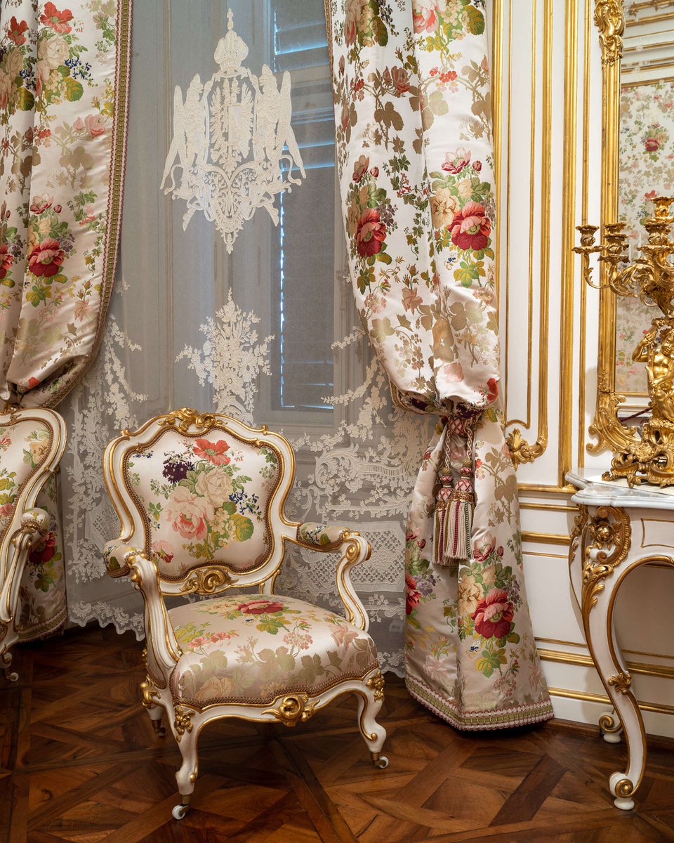 This #Rococo Revival #interior is a typical example of the decoration of a state room at the #Viennese #court during the reign of# Emperor #FranzJoseph. More precisely, we are looking at a part of the salon of #Empress #Sisi. 

💛 #SchönbrunnWaitsForYou

📸 © SKB / A. E. Koller