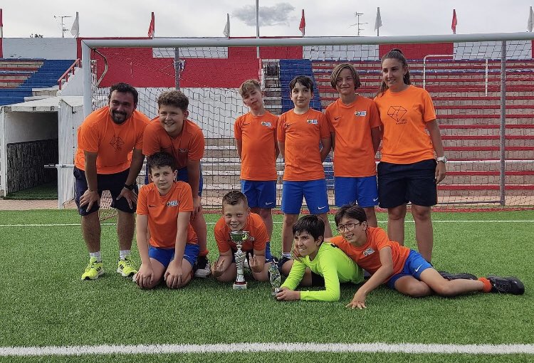 rsierramorales's tweet photo. Nos despedimos del torneo siendo campeones de Plata y mejor portero del torneo !! Bravo chicos 👏👏
Dar las gracias a la organización del torneo !! Nos vemos pronto 💪 https://t.co/uBJhBMb8fV