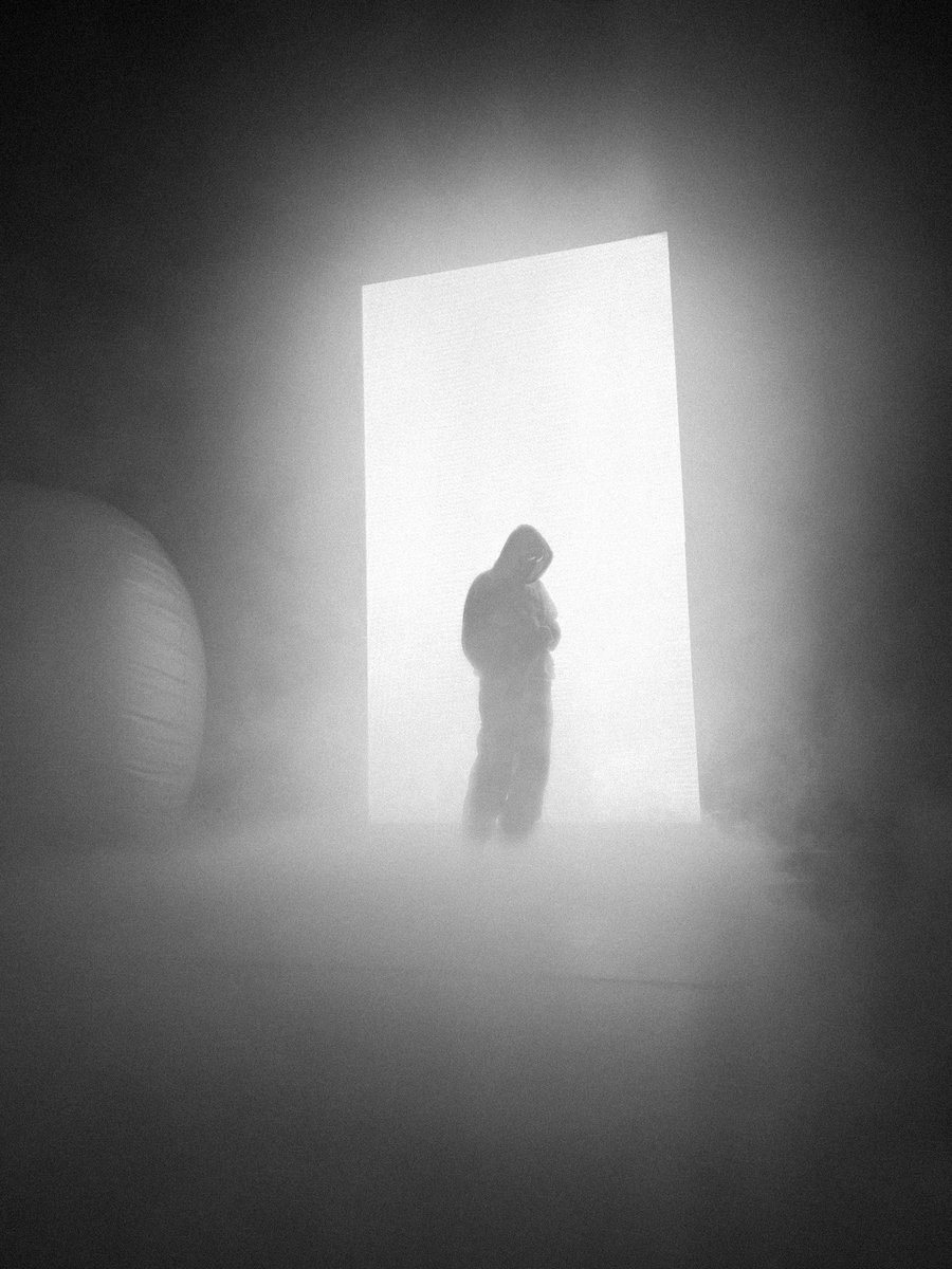 fyeddd's tweet image. Vendredi dernier j’ai été au concert de kekra, j’ai pris quelque photo sans prétention à l’iphone quand je trouvais que la lumière etait bonne ou alors quant-il y avait une histoire derrière 

Bref les voici.