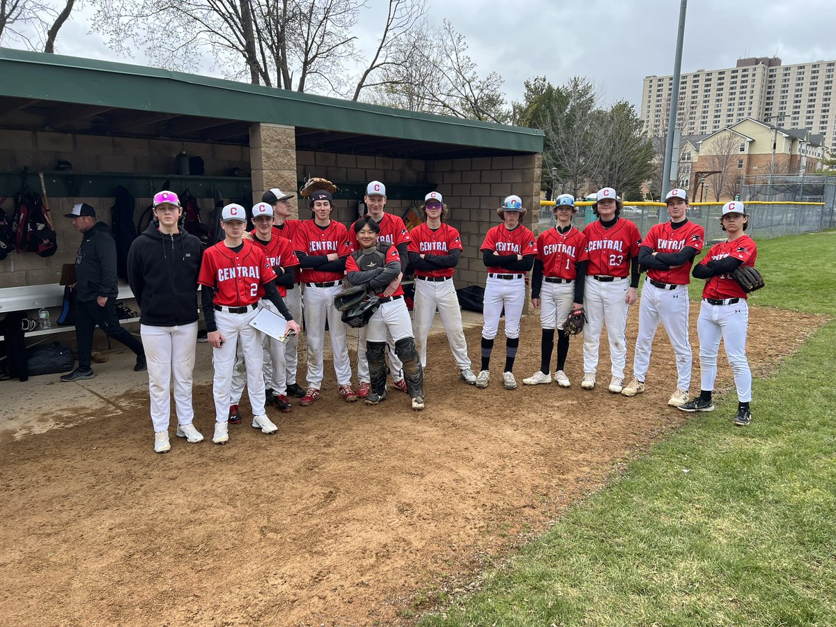 This is late but the Minutemen were done in by Washburn’s pitching but the there were some defensive bright spots. The freshman <a href="/EmmettJone77903/">Emmett Jones</a> had some big plays in the field that warranted recognition!  #CentralBaseball2023