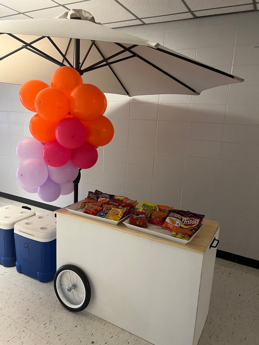 The Teacher Appreciation Festivities continues <a href="/CarrollES_AISD/">Carroll Elementary</a>! Snack carts for the staff. Thank you <a href="/SerjioMedina/">Serjio Medina</a>!