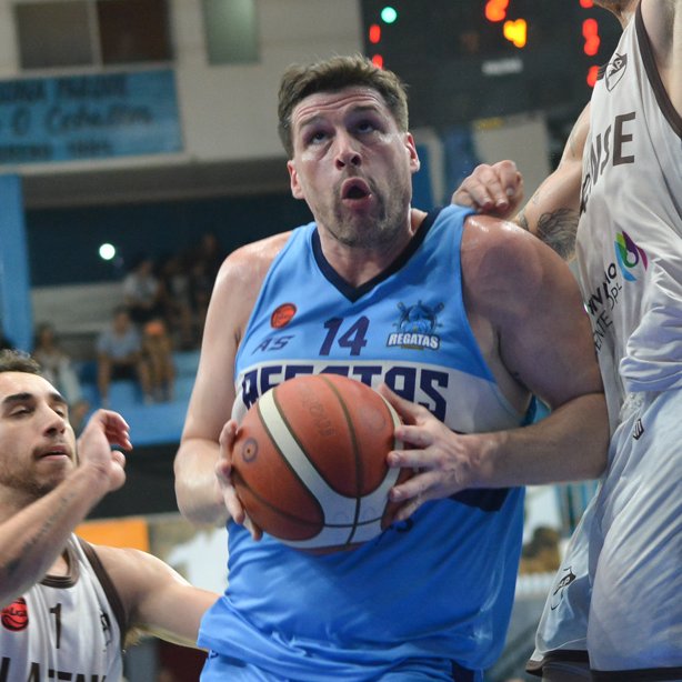 LaLigaData's tweet photo. 🏀 En el Juego 4 entre @ClubRegatasCtes vs Platense por la reclasificación, @adiez2351 llegó a 9⃣2⃣1⃣ partidos y saltó al 6º lugar en la tabla histórica de presencias en la @LigaNacional. Dejó atrás a @brunolabaque, ahora 7º en con 920.

📸 Prensa Regatas https://t.co/vpwAqPJEOP