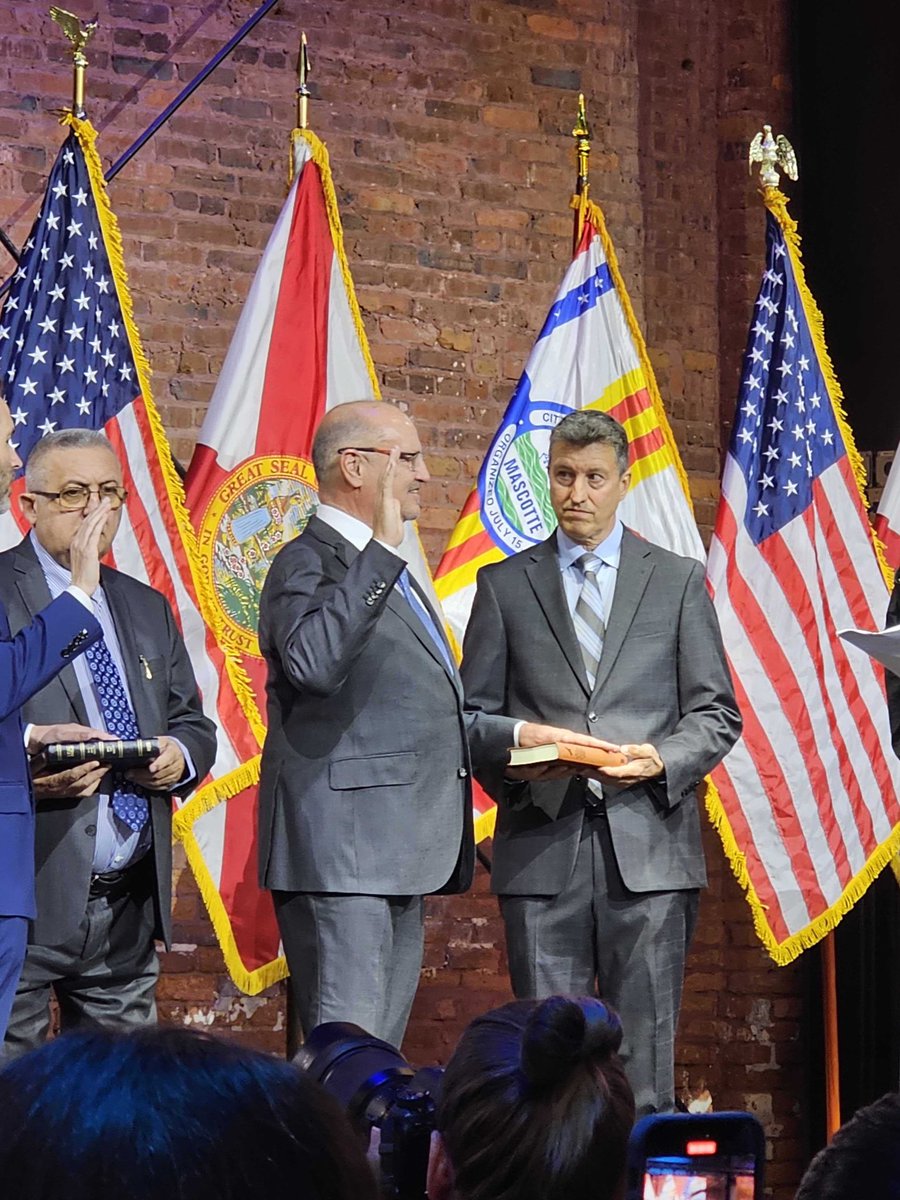 scraftdigital's tweet photo. It’s Official! Congratulations again to newly sworn in Tampa City Councilman @aclendenin!
#flapol https://t.co/xC2o4rPGkm