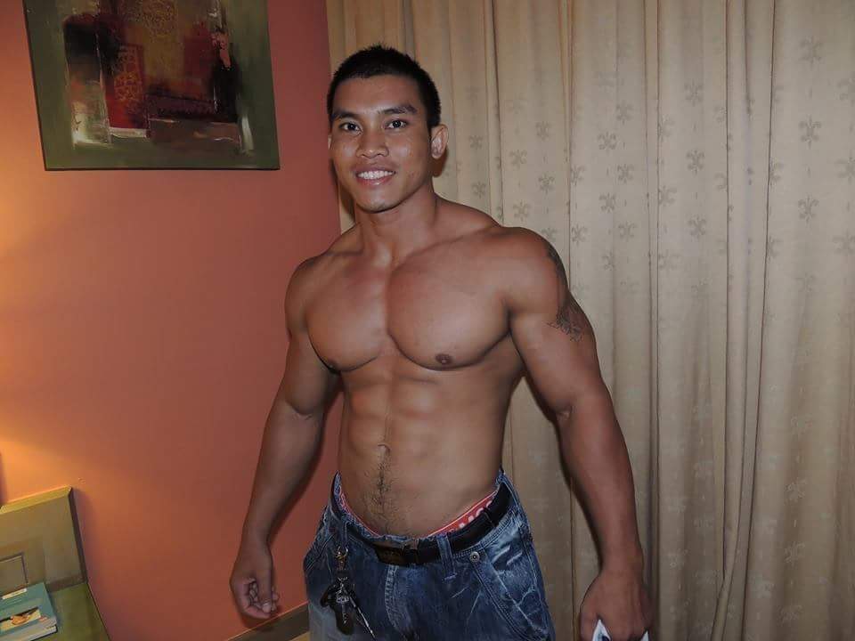Horny gay on Twitter "I wanna sit on ur sexy lap"