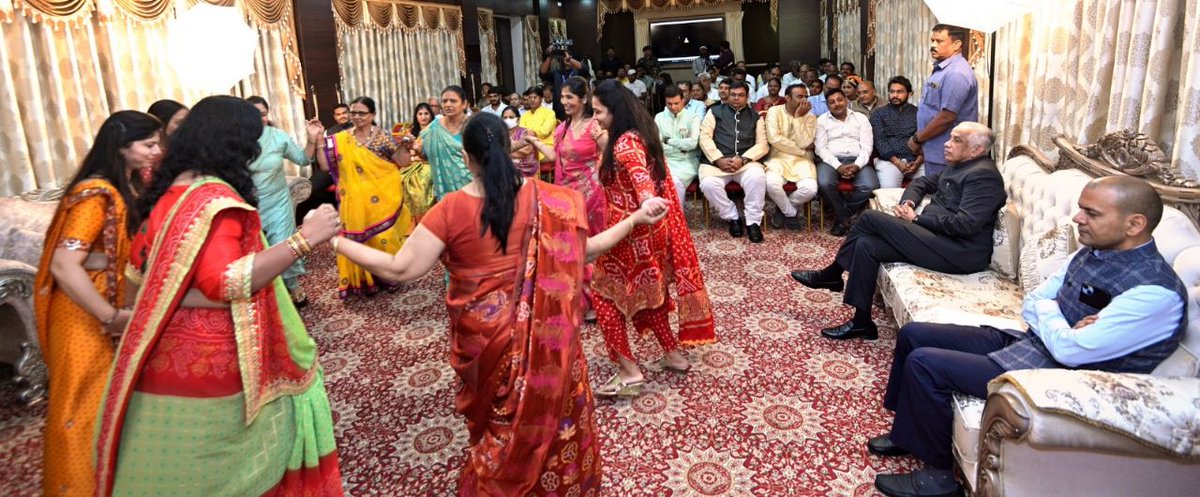 Kerala Governor plays Garba to mark Gujarat Day; Raj Bhavan in Andhra also hosted Garba