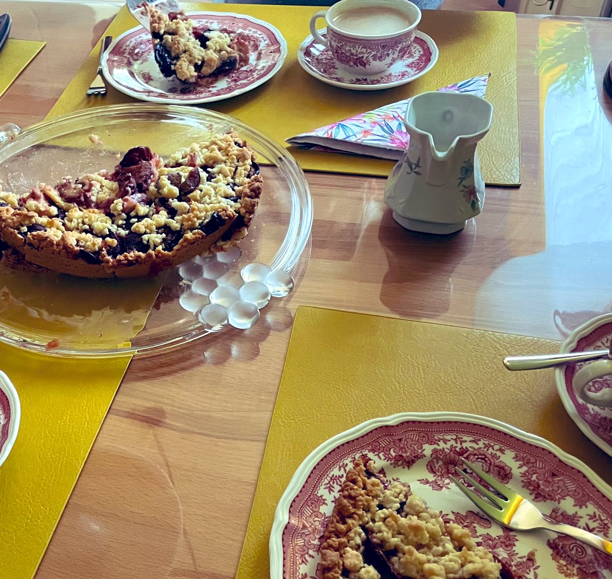 月に１回の
おじいちゃん👴おばあちゃん👵との食事会🍽

今度はボーデン湖に行って散歩して、ピザ食べようってなった🍕

2人ともすっごく優しくて好き🥺✨ https://t.co/t4Ih9lpRRy