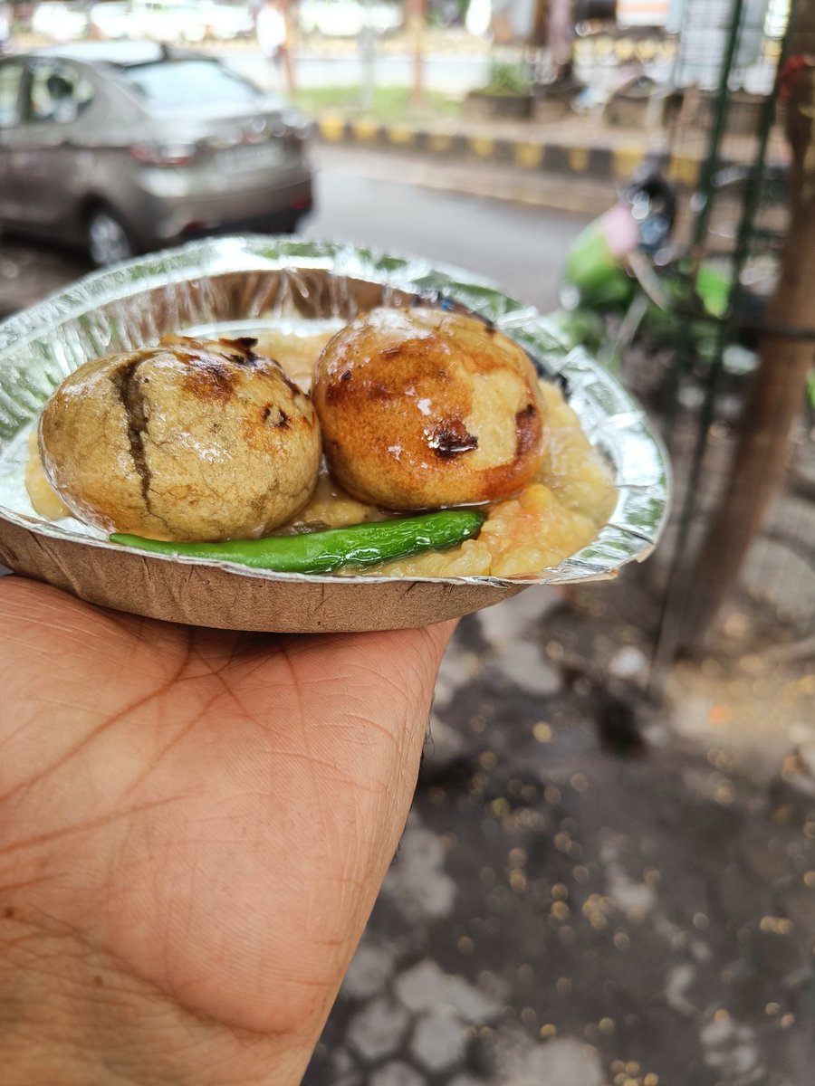 PintuGu43's tweet photo. Quote your fav. mansoon food 👇
#Litti_Chokha😋 https://t.co/8aGIwaHNXo