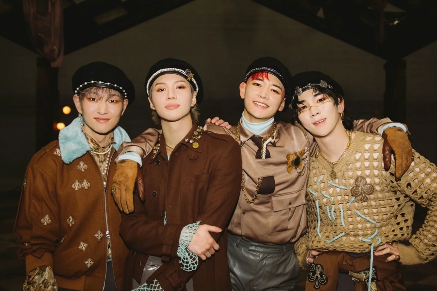 soompi's tweet photo. SM Entertainment Responds To Fan Concerns Over Venue Of #SHINee's Upcoming Fan Meeting
https://t.co/s5j8CpYthG https://t.co/5sLxOTNapy