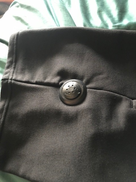 CableJunction's tweet photo. @jdhelpteam 
It is customary to over-charge customers (rather unusual given the tags are scanned) and then to leave the security tag on? 
Poor show!  
#JDsports https://t.co/rvr5e4g0ML