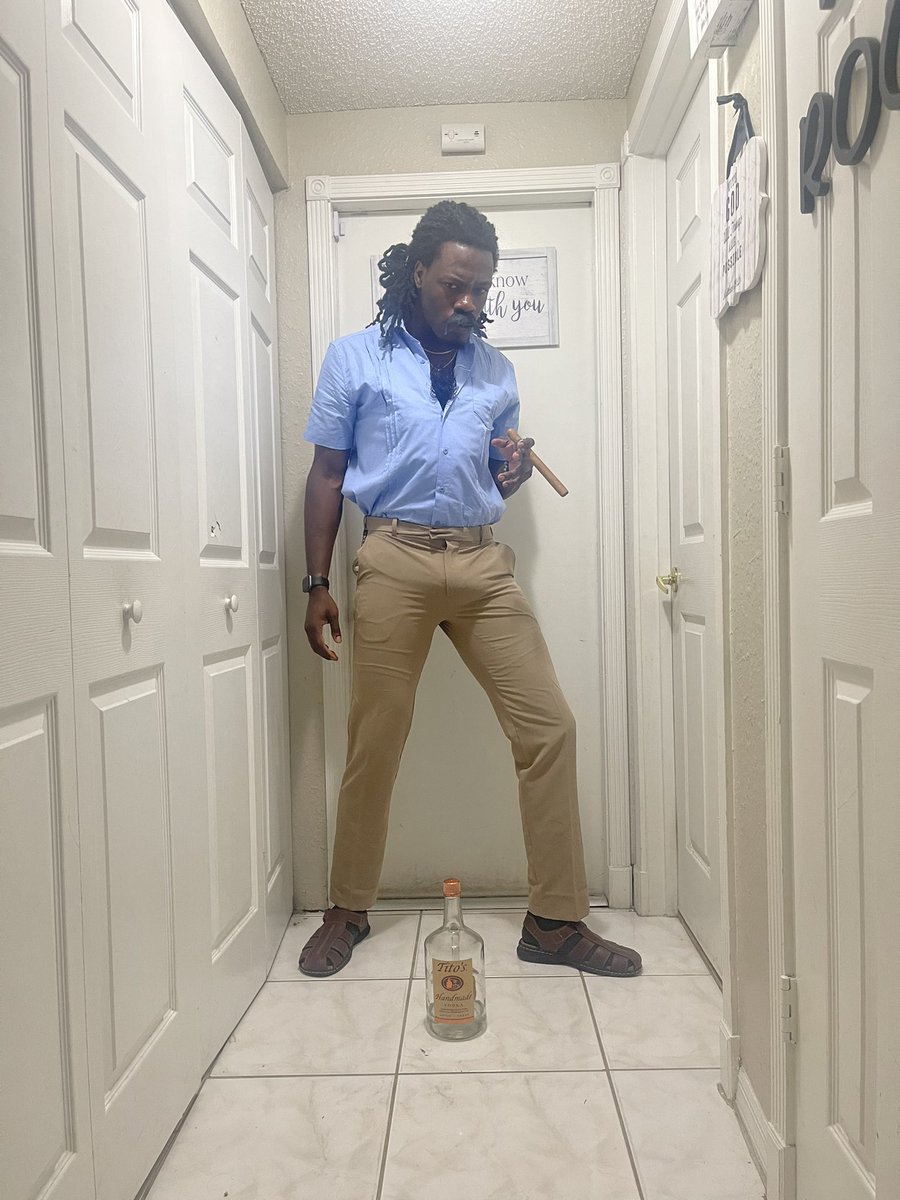 Jaylive_4's tweet photo. White Chicks call me Mr. OneDollarMilla 

#WhiteChicks #WhiteChicksMovie #MrOneDollaMilla #FitFromAmazon #MarlonWayans https://t.co/67KU6vBxlA