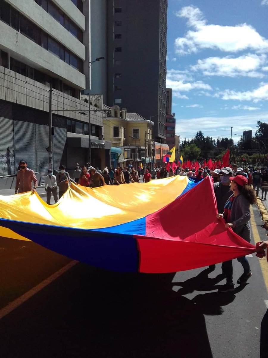 LeonidasIzaEc's tweet photo. En Ecuador por el #1deMayo las demandas son urgentes: empleo, estabilidad, salarios dignos, seguridad. 
Frente al desgobierno y la crisis causada por el modelo económico la unidad de la clase trabajadora es prioritaria para la acción y movilización en defensa de los derechos. https://t.co/thxnQqAzxh