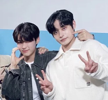 woongbinfile's tweet photo. cuties!! https://t.co/KJju6n4bjT