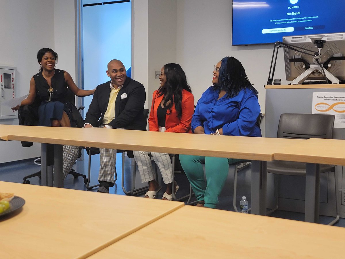 launchcode's tweet image. Thank you @TechSTLmo for another amazing STL Tech Week. LaunchCode staff went all across the community to attend numerous events and spread the word about our mission! Until next time 🚀 #STLTechWeek