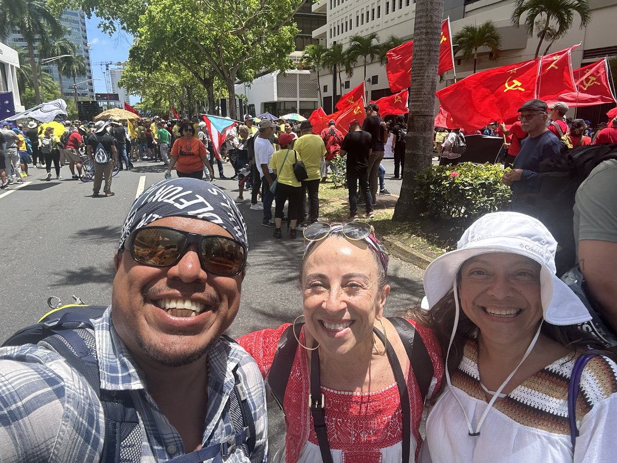 LianaLisa's tweet photo. May 1st March in San Juan, PR. #1demayopr  #1DeMayo It’s always beautiful to march with  your gente and you always run into good company.  #NoTeVas Maria will be in #Houston with the Houston Public Library #HPL for her book, Once I Was You, in late July. Hasta Pronto! https://t.co/TUYhcUc496