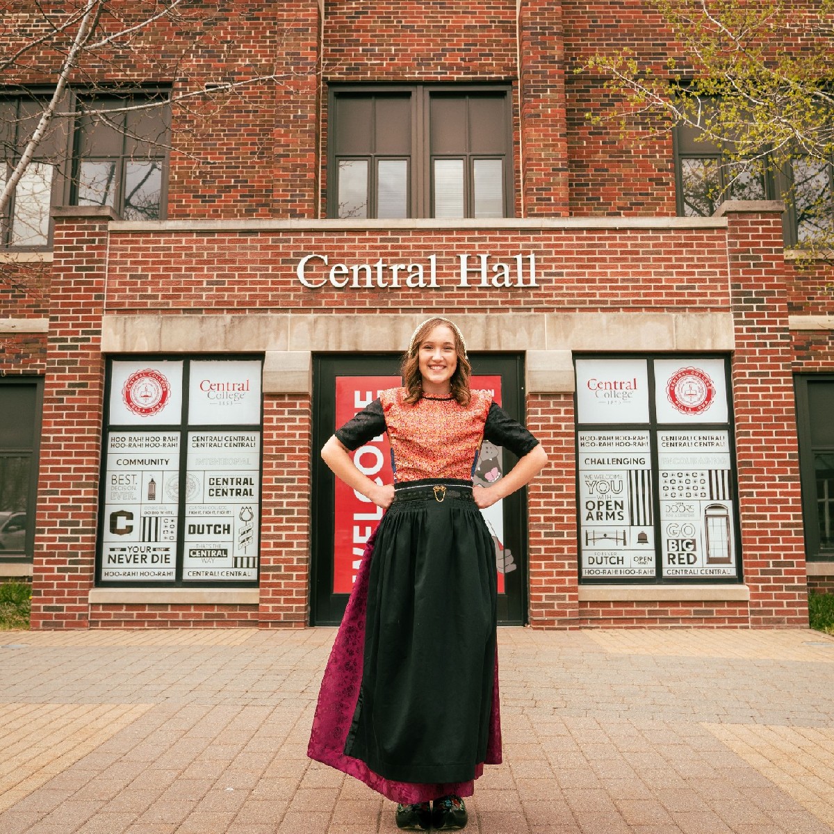 The Tulip Queen chose Central. You should too. 👑 #NationalCollegeDecisionDay ❤️🤍