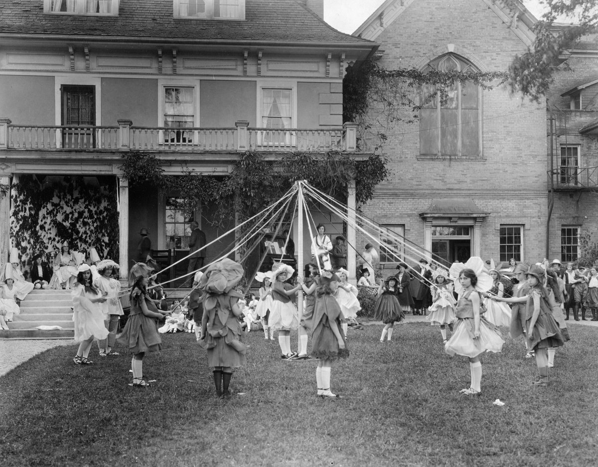 Happy May Day! These <a href="/Rowlandhall1867/">Rowland Hall</a> students celebrated 100 years ago dressed as flowers. Bring on the warm weather! 

#herstory #MayDay #UtahWomen