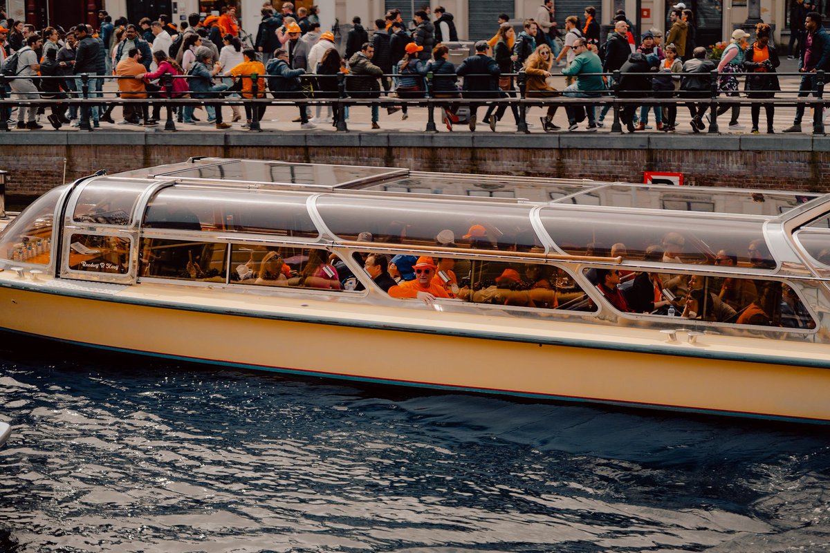r__tudor's tweet photo. Part 2/3 of the Orange party! Long live the King!
You can also spot @pelenale around here!
#Koningsdag #Koningsdag2023 #VisitAmsterdam #VisitNL #VisitNetherlands #StreetPhotography #SonyA7III #SonyAlpha #ZeissLens #ZeissBatis85 @Visit_NL @travelchannel @BBCTravelShow https://t.co/6uUlKXHb0L
