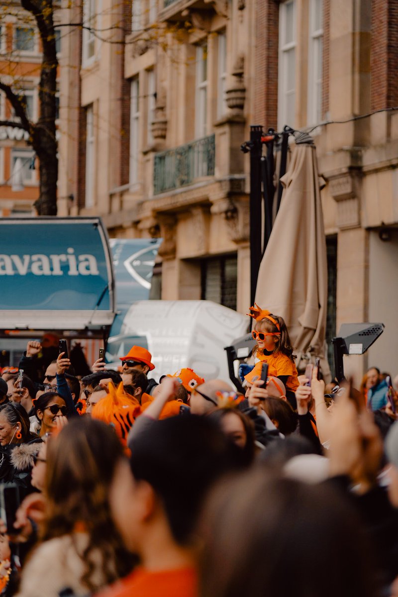 r__tudor's tweet photo. Part 2/3 of the Orange party! Long live the King!
You can also spot @pelenale around here!
#Koningsdag #Koningsdag2023 #VisitAmsterdam #VisitNL #VisitNetherlands #StreetPhotography #SonyA7III #SonyAlpha #ZeissLens #ZeissBatis85 @Visit_NL @travelchannel @BBCTravelShow https://t.co/6uUlKXHb0L