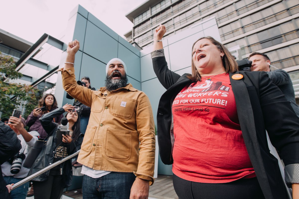 theJagmeetSingh's tweet photo. From the factory floor to the checkout at your local grocery store, the working class is standing up and fighting back.

Across Canada, workers are joining unions, and tipping the scales away from the CEO class and toward you.

On #MayDay and every day, solidarity! ✊🏽 https://t.co/Vw404CIJGf