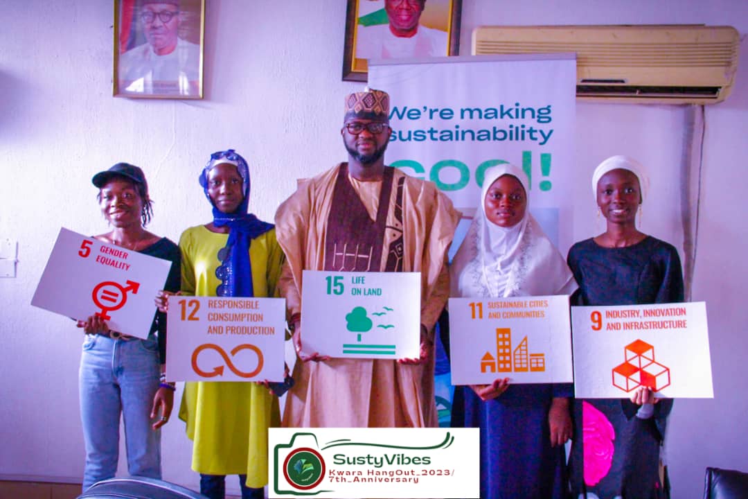 Balikis30's tweet photo. In attendance for the 7th anniversary meeting by #sustyvibes kwara hangout on community development host by #Anifowose, speakee of the day #Drlawalolorungebe.
#karomgloba 
#karomcouture https://t.co/7oCt3DccI2