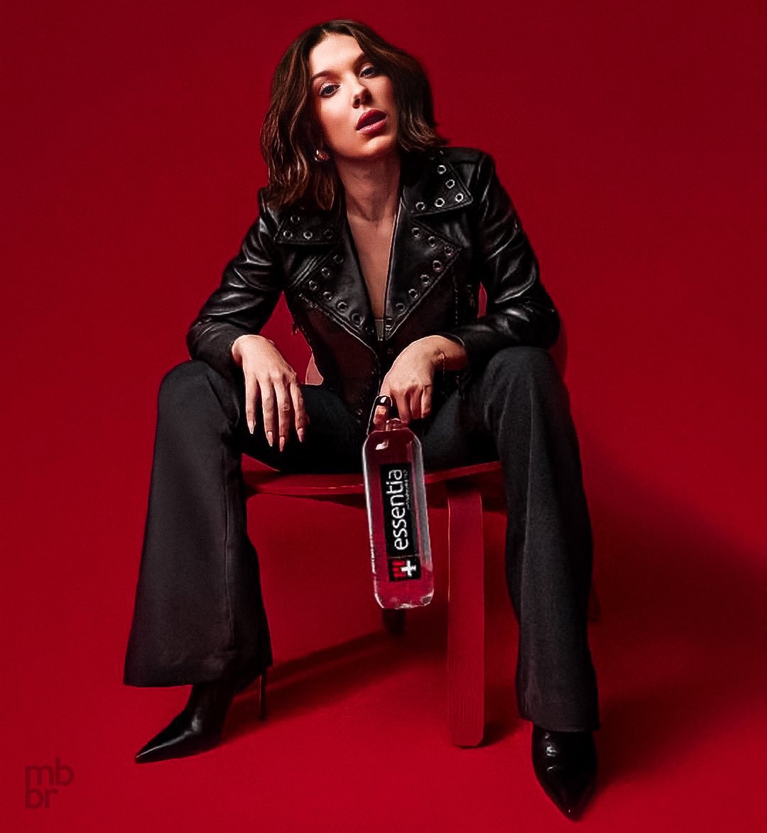 Infos Séries on Twitter: "#PHOTOS Millie Bobby Brown pour essentia water"