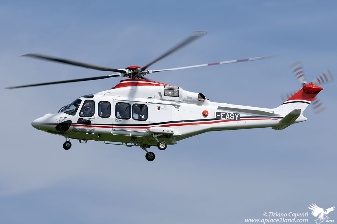 I-EASY with sun! AW139 c/n 32014 #aw139 #aw139helicopter #aw139family #elicottero #helicopters #helicopter #helicopterpilot #helicopterphotography #vergiate #agustawestland #agusta #agusta139 #leonardohelicopters #leonardocompany #avgeek #avgeeks #igaviation #aviationgeeks #avia