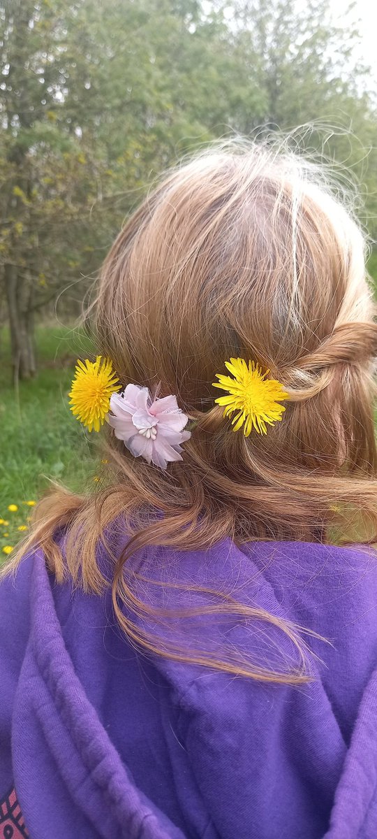 Happy Beltane! Wear some flowers in your hair today and feel the sense of release that comes with the warmer weather, lighter days and beautiful may flowers. 🌼🌸💮🏵🌱🌺🌷🌻🐝🐞🐛🦋 Today at Hedley Hall Woods