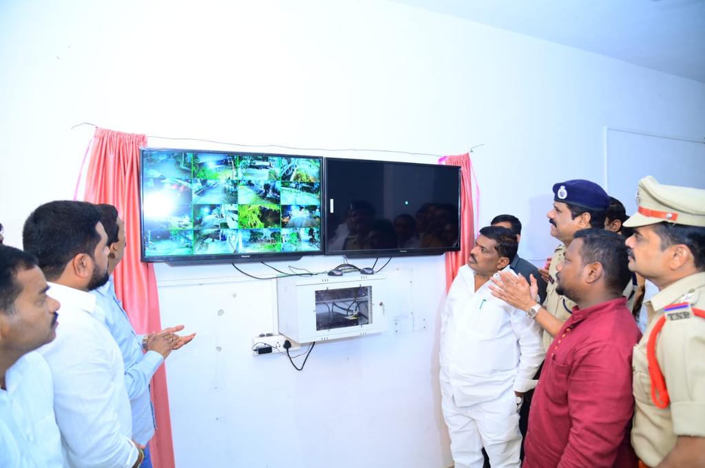 GMRMLAPTC's tweet image. @AmeenpurM పరిధిలోని 5వ వార్డు మాధవపురి హిల్స్, ఆర్టీసీ కాలనీ, జనప్రియ కాలనీలలో 15 లక్షల రూపాయలతో ఏర్పాటు చేసిన 100  #cccamera లను ప్రారంభించిన @GMRMLAPTC గారు  హాజరైన స్థానిక ప్రజా ప్రతినిధులు, పోలీస్ శాఖ అధికారులు.
@TelanganaCMO @TelanganaDGP 
@PanduThummala @spsangareddy