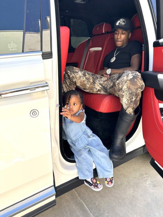 4KTFeed's tweet photo. #NBAYoungboy With a message via twitter @BAEHELPTOP
——
“I heard you don’t like me and I don’t like you neither nigga #1Extra” https://t.co/L1QcBNsZEZ