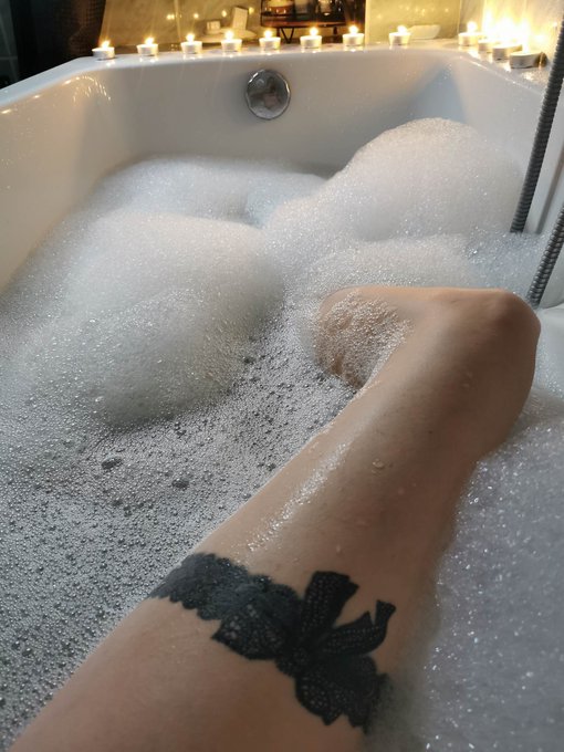 Il parait que quand on aime on ne compte pas... alors on repart pour un autre live! https://t.co/P6KBkbh9Nc