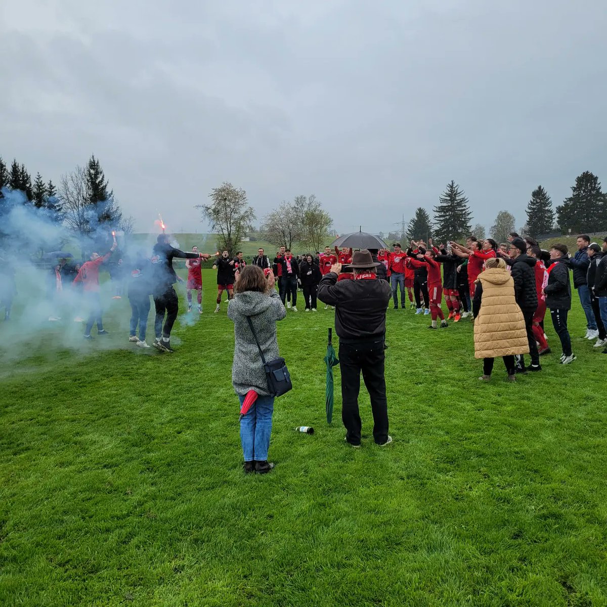 RaphaG1907's tweet photo. Betzigau, Bayern 🇩🇪 

Toto-Pokal Allgäu
SV Egg a.d. Günz vs. FC Oberstdorf 

#SVEgg #Egg #FCOberstdorf #Oberstdorf #FCO #SVEFCO #Betzigau #TotoPokal #groundhopping #groundhopper #thechickenbaltichronicles #fußball #football #soccer #calcio #Deutschland #Bayern #Allgäu https://t.co/zWM6ItpgKE